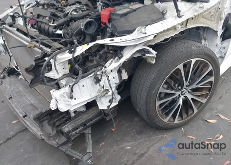 2018 Toyota Camry L/Le/Xle/Se/Xse z USA, uszkodzony, nr VIN 4T1B11HK0JU104267